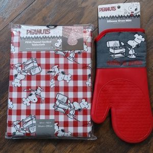 New Snoopy Grilling Oven Mitt & Tablecloth BBQ 60 x 102"